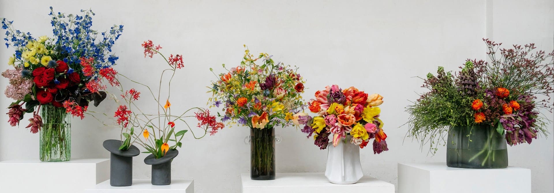 Serax Vasen entdecken: Farbenfrohe Design-Highlights für perfekte Geschenke - exklusive Kollektionen mit Blumenarrangements.